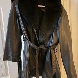 Elegant Black Leather Jacket with Fur Collar